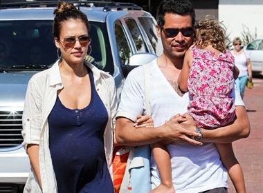 Jessica Alba don them cong chua hinh anh