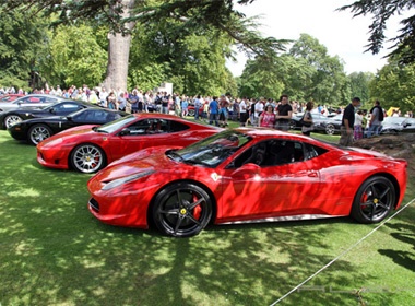 Dan sieu xe 'khung' tu hop tren dong co nuoc Anh hinh anh