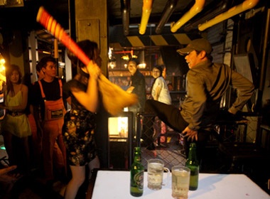 Tina Tinh vung choi danh ghen hinh anh