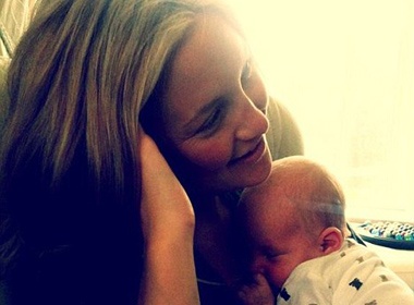 Lo dien con trai so sinh cua Kate Hudson hinh anh