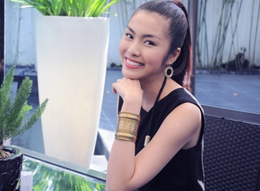 Tang Thanh Ha khoe nu cuoi rang ro hinh anh