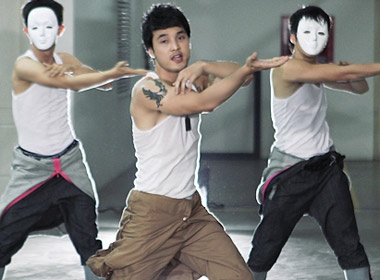 Ung Hoang Phuc khoe co bap trong single moi hinh anh