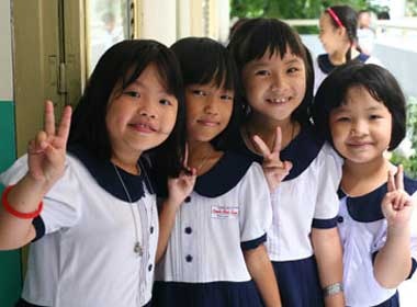 Qua tai truong lop, giao vien gong minh hinh anh