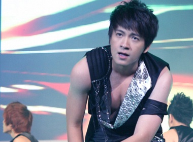 Ngo Kien Huy tro lai an tuong hinh anh