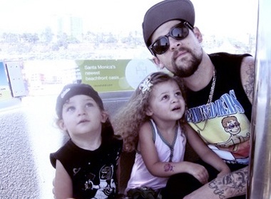 Chong Nicole Richie khoe anh con de thuong hinh anh