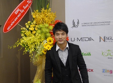 Ung Hoang Phuc coi tran hat mung sinh nhat hinh anh