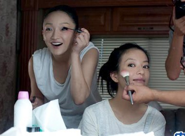 Trieu Vy - Chau Tan no dua tren truong quay hinh anh