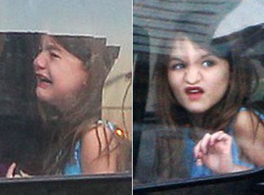 Suri khoc nuc no vi mat ao khoac hinh anh