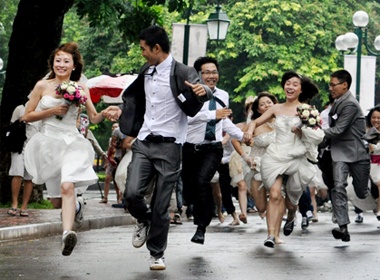 100 cap uyen uong chay marathon nhu... vu bao hinh anh