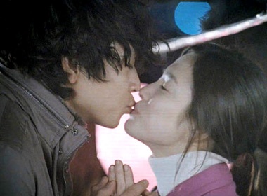 Song Hye Kyo hon Kang Dong Won tinh tu hinh anh