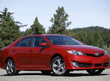 Toyota Camry 2012 manh me hon, gia khong doi hinh anh