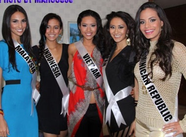 Hoang My rang ro ben cac nguoi dep chau A hinh anh