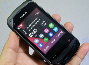 Dien thoai 'cham va bam' hai SIM cua Nokia gia 2,2 trieu dong hinh anh