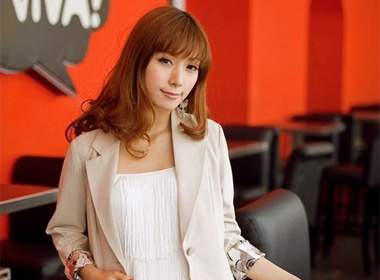 Tan dung quan ao he khi thu sang hinh anh