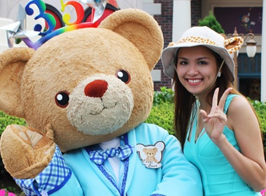 Hoa hau Diem Huong tinh nghich tren duong pho Han hinh anh