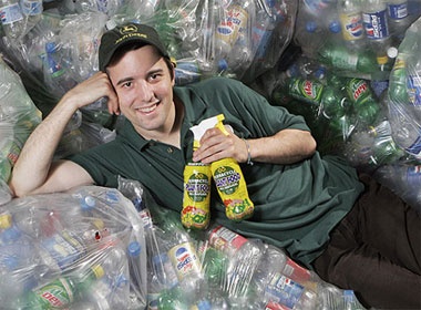 Tom Szaky - nguoi xay dung de che tu rac thai hinh anh