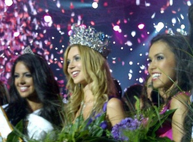 Thu May doat A hau 3 Hoa hau Sieu quoc gia 2011 hinh anh