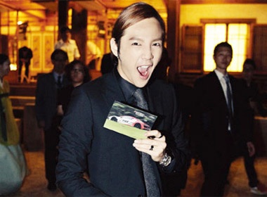 Jang Geun Suk 'dot' 6.500 USD mot buoi chieu hinh anh