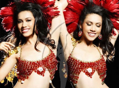 Vong 1 cua Hoang My bi photoshop qua da hinh anh