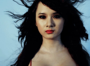 Phuong Trinh chop mat trong anh dong doc dao hinh anh