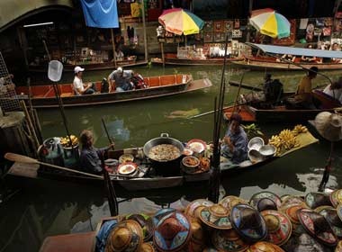 Tham khu cho noi Damnoen Saduak o Thai Lan hinh anh