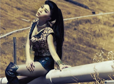 Toc Tien ngay cang goi cam va nu tinh hinh anh