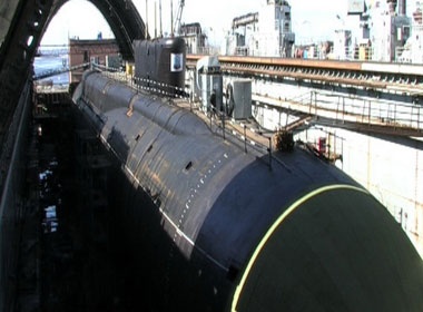 Nga dua tau ngam hat nhan lop Borey vao bien che hinh anh