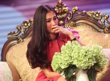 Truong Ba Chi roi nuoc mat tren san khau hinh anh