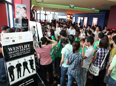 'Chay' ve VIP xem dem dien Westlife hinh anh