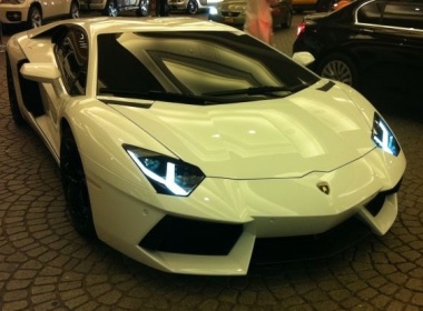 Thai tu Dubai 'tau' sieu xe Lamborghini LP700-4 Aventador hinh anh