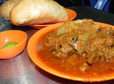 Thuong thuc ca ri de noi tieng o Sai Gon hinh anh