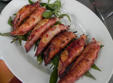 Nong hoi muc sua nuong muoi ot hinh anh