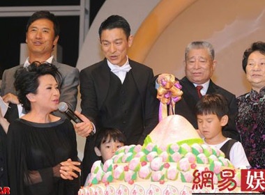 Sinh nhat Luu Duc Hoa to nhu tiec cuoi hinh anh