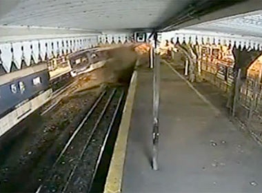 Can canh hai tau hoa dau dau nhau tai Argentina hinh anh