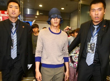 Won Bin doi mu che kin mat hinh anh