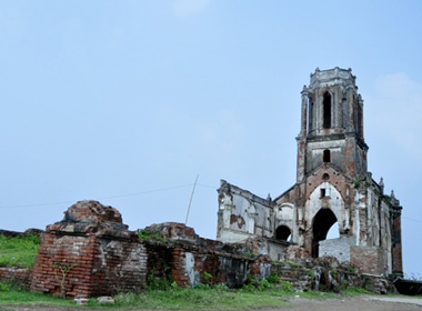 Tham nha tho do ben bo bien Hai Hau hinh anh