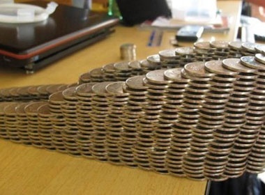 Bo suu tap tien xu duoc tao hinh doc dao cua mot teenboy hinh anh