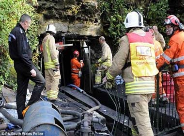 Sap ham than o xu Wales, 4 tho mo bi ket duoi long dat hinh anh