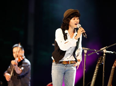 Le Cat Trong Ly mang 'Vui' ra Quy Nhon hinh anh