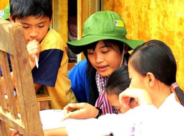 Gap chang trai gianh giai Khoanh khac tinh nguyen hinh anh