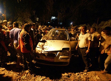 So nguoi chet vi dong dat o An Do, Nepal tang len 40 hinh anh