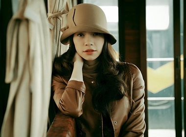 Ho Ngoc Ha len ngoi voi MV dep nhu tranh hinh anh