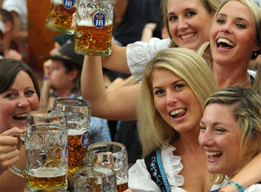 7 trieu lit bia phuc vu le hoi bia lon nhat the gioi hinh anh