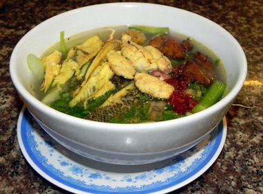 Bun ca ro dong Hai Duong giua Sai Gon hinh anh