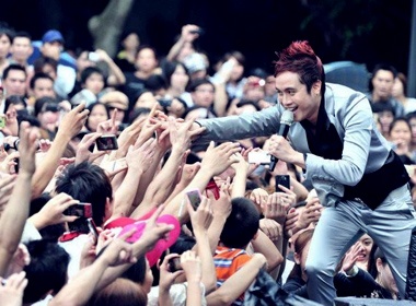 Nhat Tinh Anh hat cuc sung o Dai Loan hinh anh