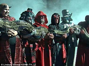 Con tran lon nhat the gioi dai gan 8 met hinh anh