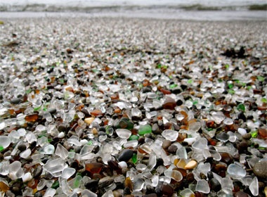 Bai bien thuy tinh doc dao o California hinh anh