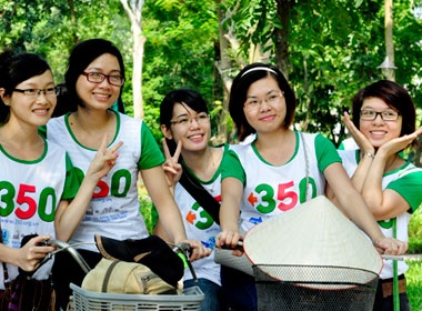 700 ban tre dap xe chong bien doi khi hau hinh anh