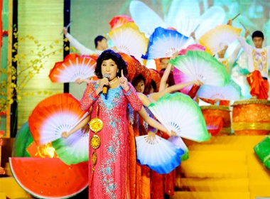 Phi Thanh Van rang ro voi 'Buoc chan hai the he' hinh anh