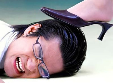 Khon kho vi bi ban gai 'de dau cuoi co' hinh anh